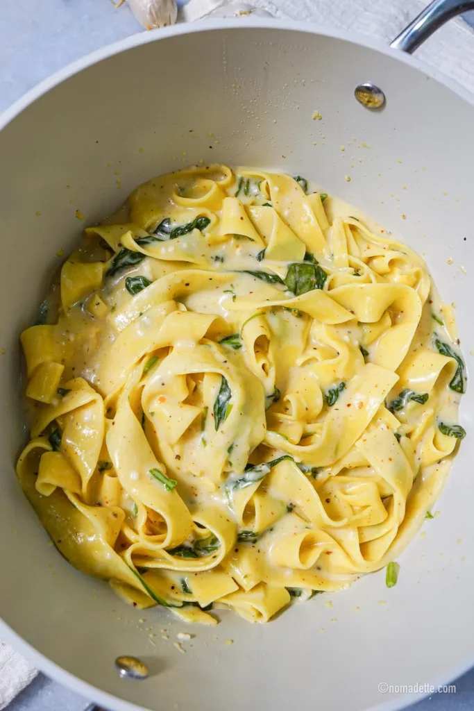 Creamy garlic pasta with spinach